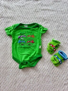 Vintage Nickelodeon TMNT Ninja Turtles Baby Bundle 3-6M Onesie Socks